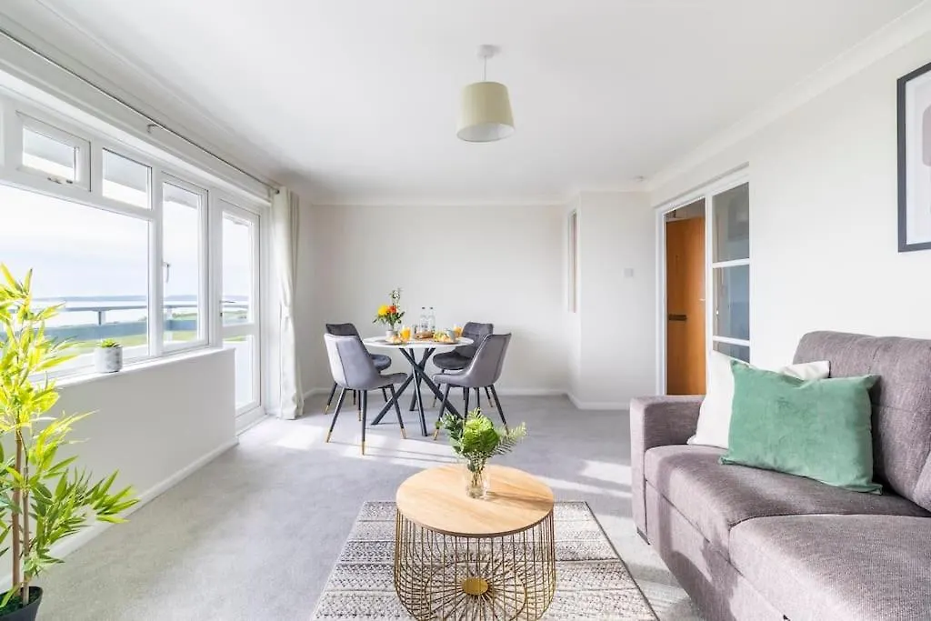 Wow! Seaview Beach Apartment Sleeps 6-Free Parking Борнмут