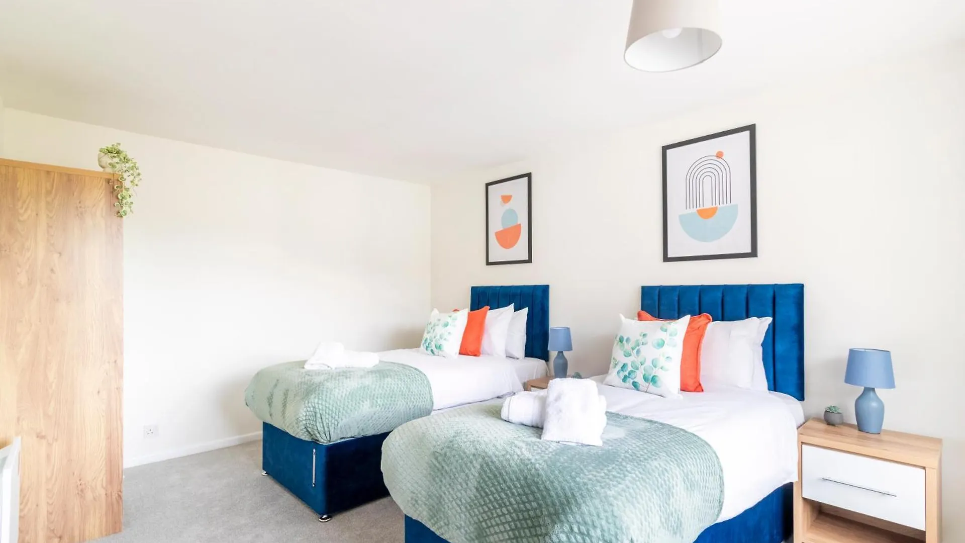 Wow! Seaview Beach Apartment Sleeps 6-Free Parking Bournemouth United Kingdom